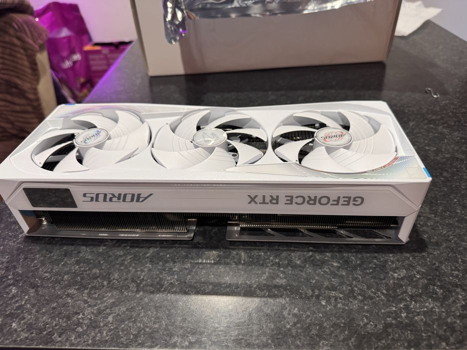 Placa video NVIDIA GeForce RTX 5080 Aorus Master ICE, 16GB DDR7