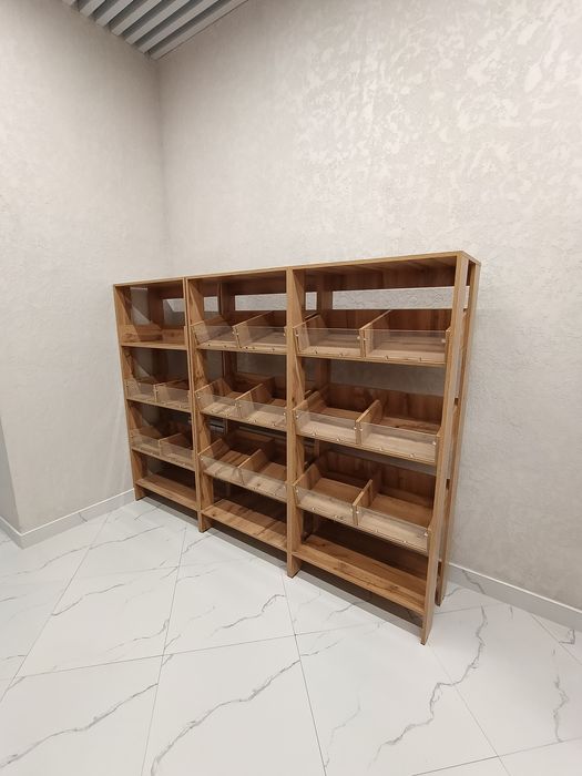 Продам новые витрины́