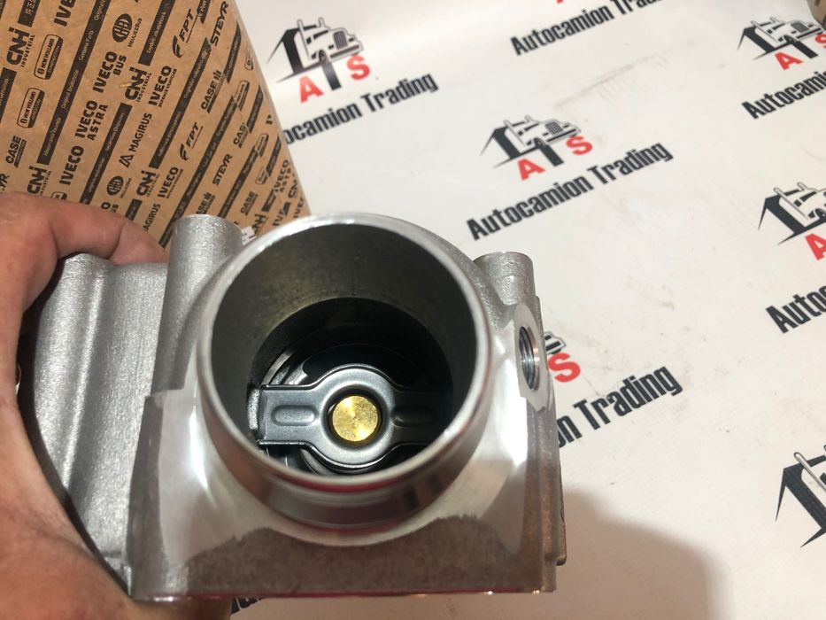 termostat iveco Stralis cursor  /   trakker. 5802055310