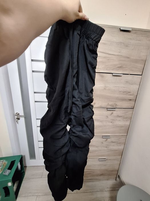 Pantaloni casual noi