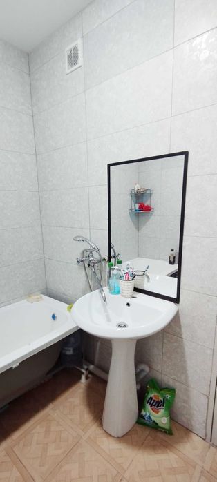 Дукент 14-кварталда 3 хонали квартира сотилади