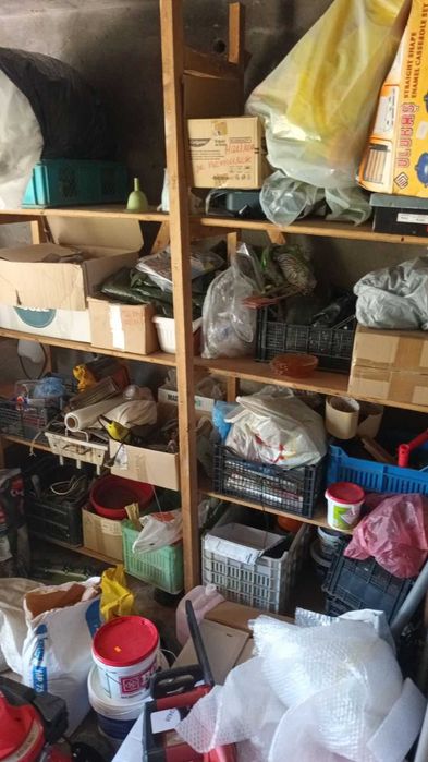 3 броя здрави ,сглобяеми,дървени стелажи