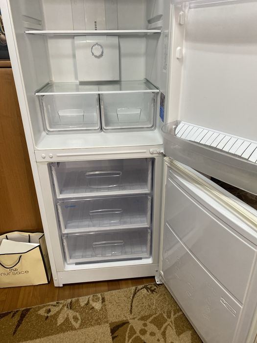 Холодильник б/у Indesit