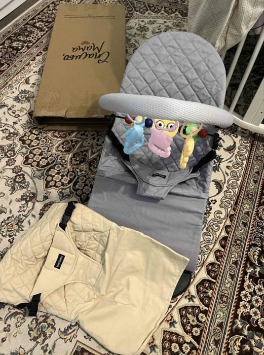 Шезлонг качалка с игрушками