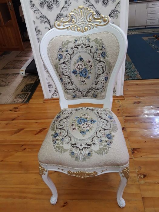 Стулья новые из дерева чинар .