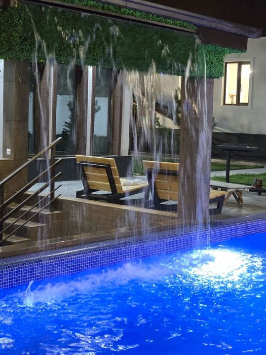 Продается свой новый дом-дача с зимним и летним бассейнами