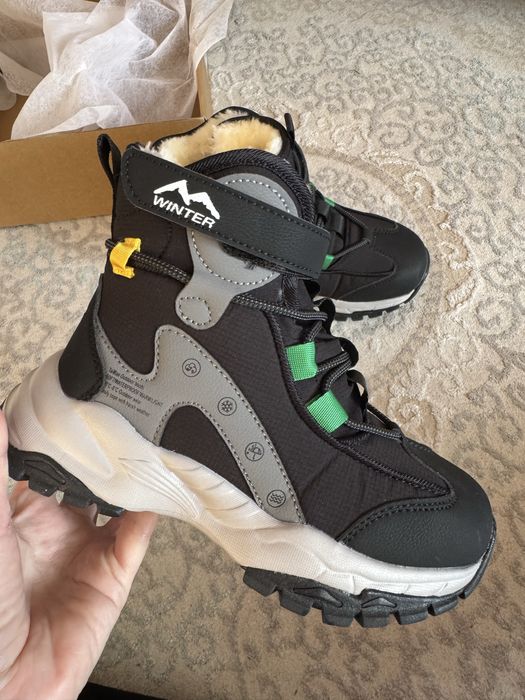 Продам зимние ботинки на мальчика