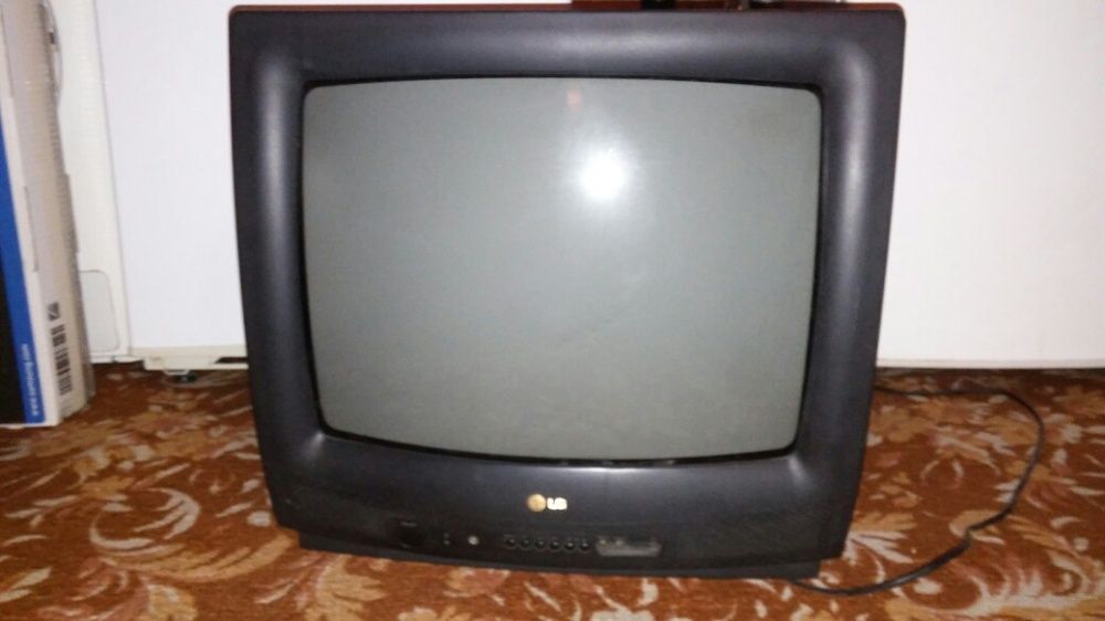 Телевизор LG 51диагональ