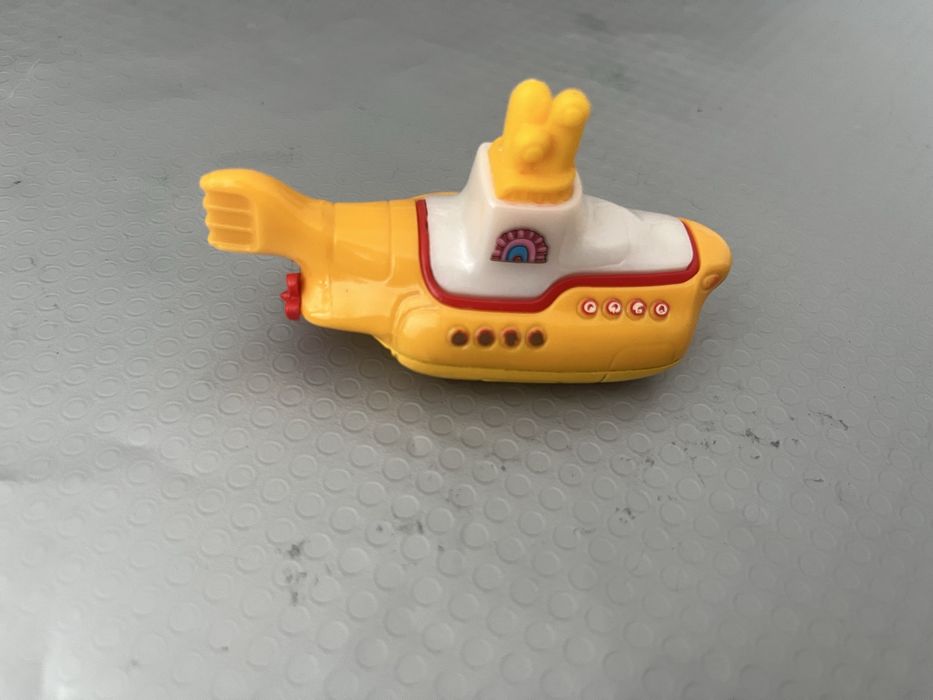 hot wheels the beatles yellow submarine