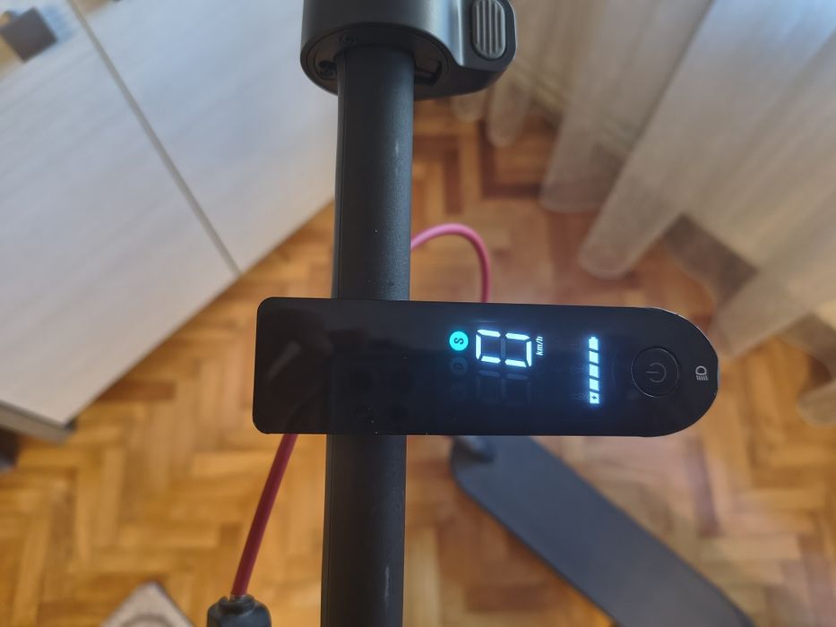 Trotinete electrica Xiaomi Scooter 4 în garantie