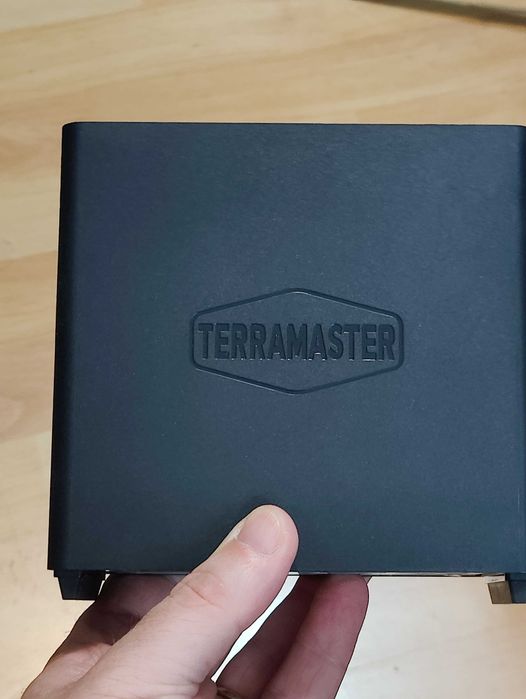 Unitate de stocare NAS TerraMaster F4 SSD - 4x sloturi M.2 - 5GbE