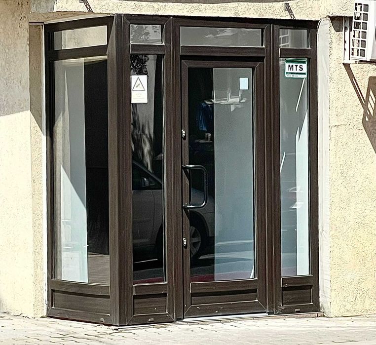 Inchiriez spatiu comercial central