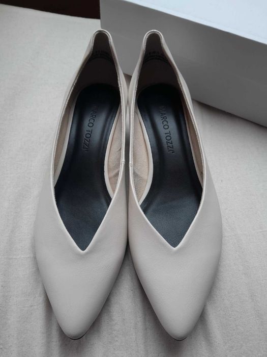 Бели обувки Marco Tozzi, немски, р-р 37, кожени, с малък ток, елегант