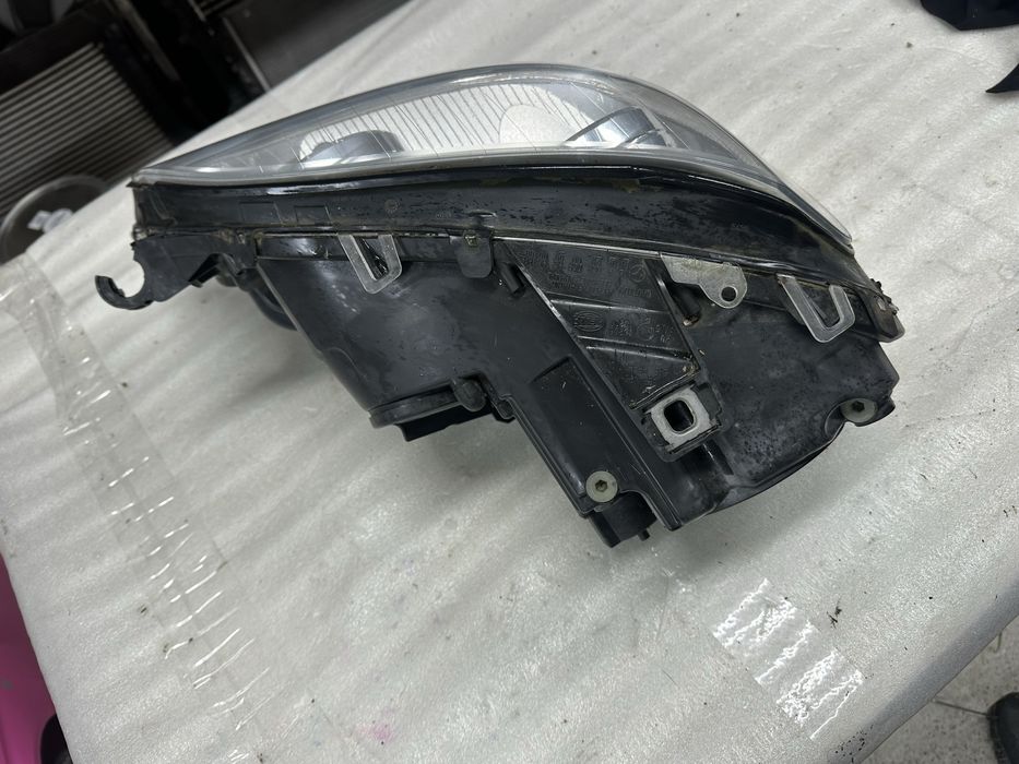Far dreapta bi xenon mercedes ml w 164.