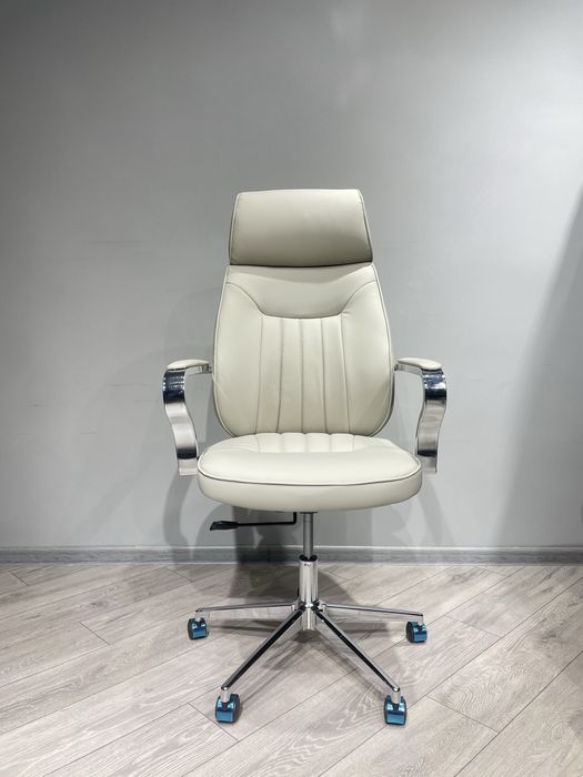Офисное кресло для руководителей модель Luana