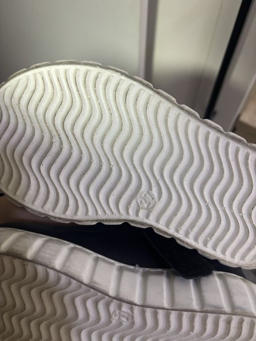 Продам детскую обувь