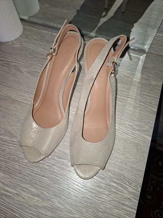 Туфли сотилади 38 Размер