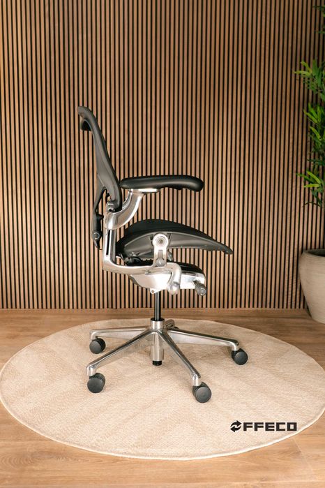 Showroommodel Herman Miller Aeron Remastered Polished Aluminium