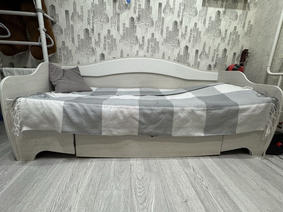 Продам мебель в детскую