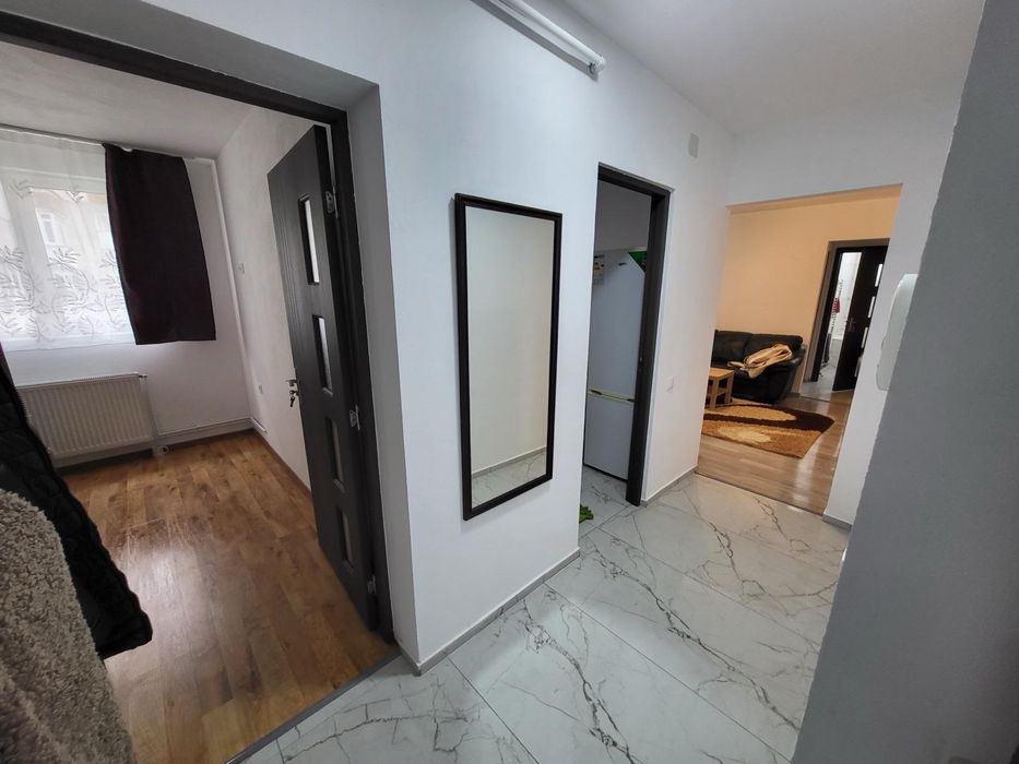Închiriez apartament 3 camere