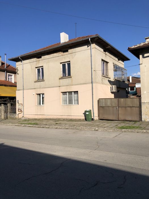 Самостоятелен етаж от къща