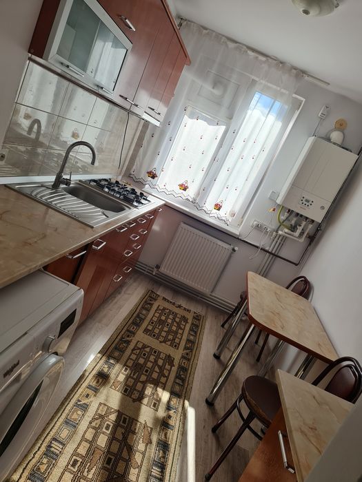 Ofer spre închiriere apartament 2 camere zona centrală