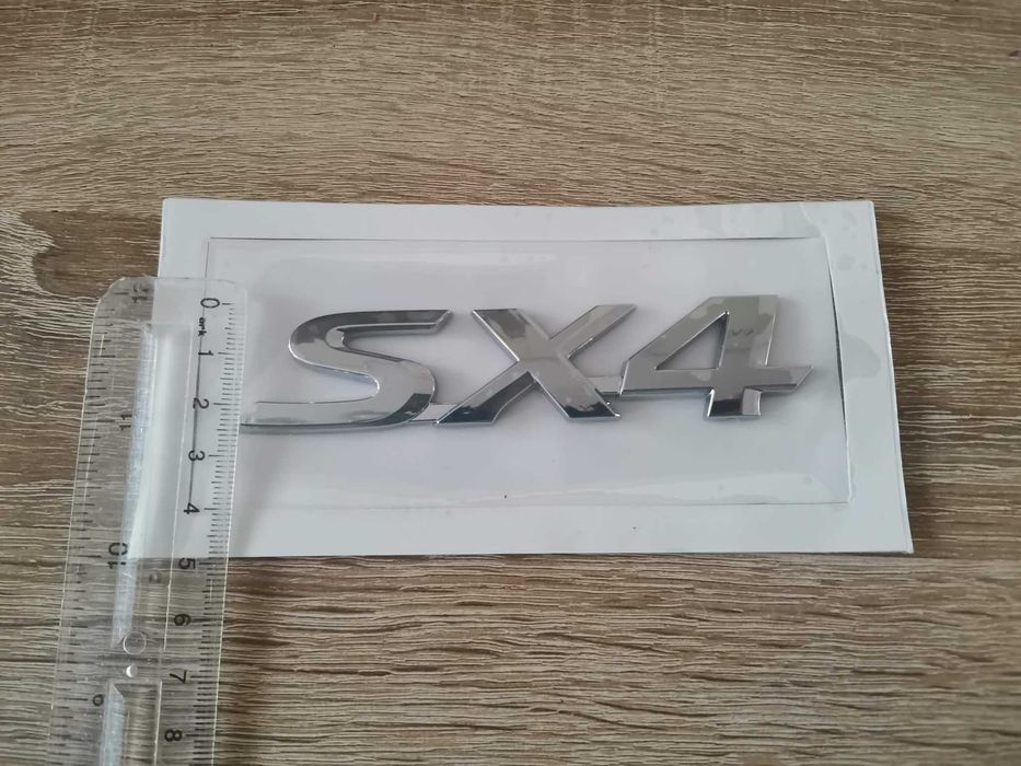 надпис емблема Suzuki SX4