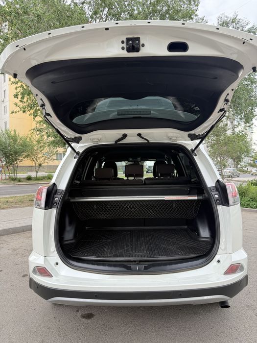 Toyota RAV4 2016 г