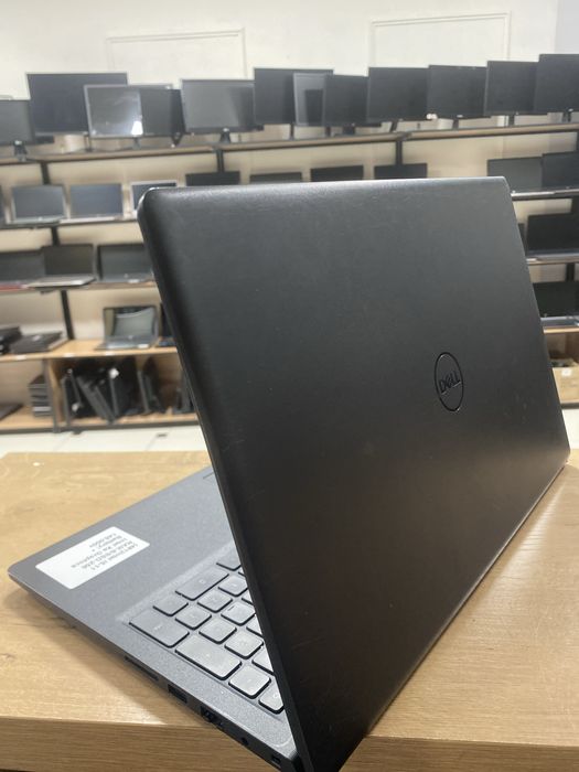Ноутбук Dell i5-11/RAM8/SSD256/iris Xe Graphics