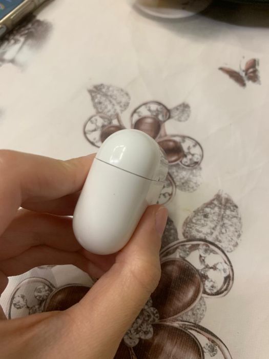 Продам Airpods срочно.