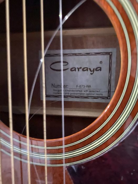 Гитара caraya  почти новая