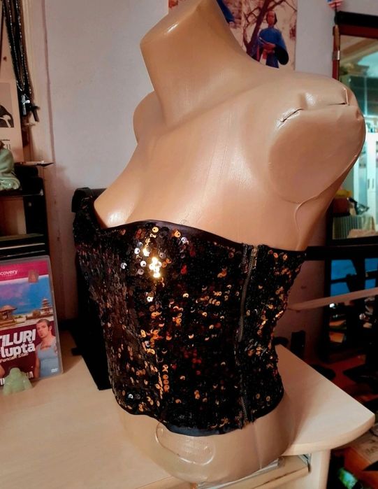 Top cu paiete, corset nou