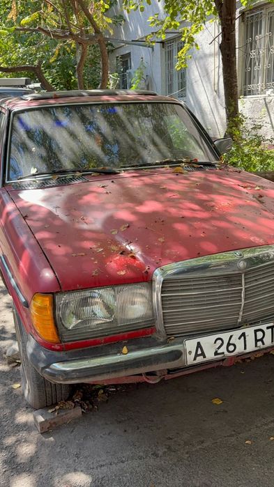 Мерседес 123 седан