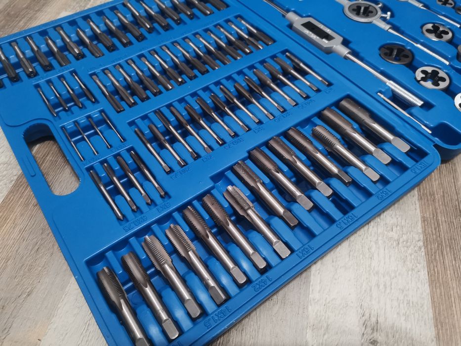 Trusa  tarozi și filiere 110 piese-trusa metrica tarozi/filiere 110buc