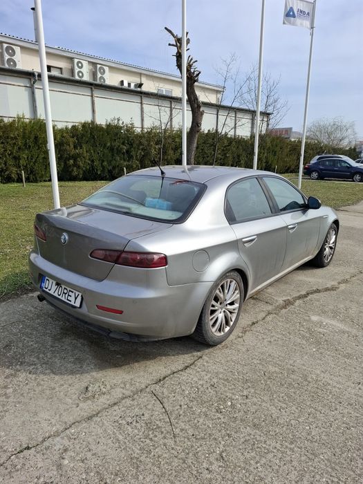 Vând Alfa Romeo 159