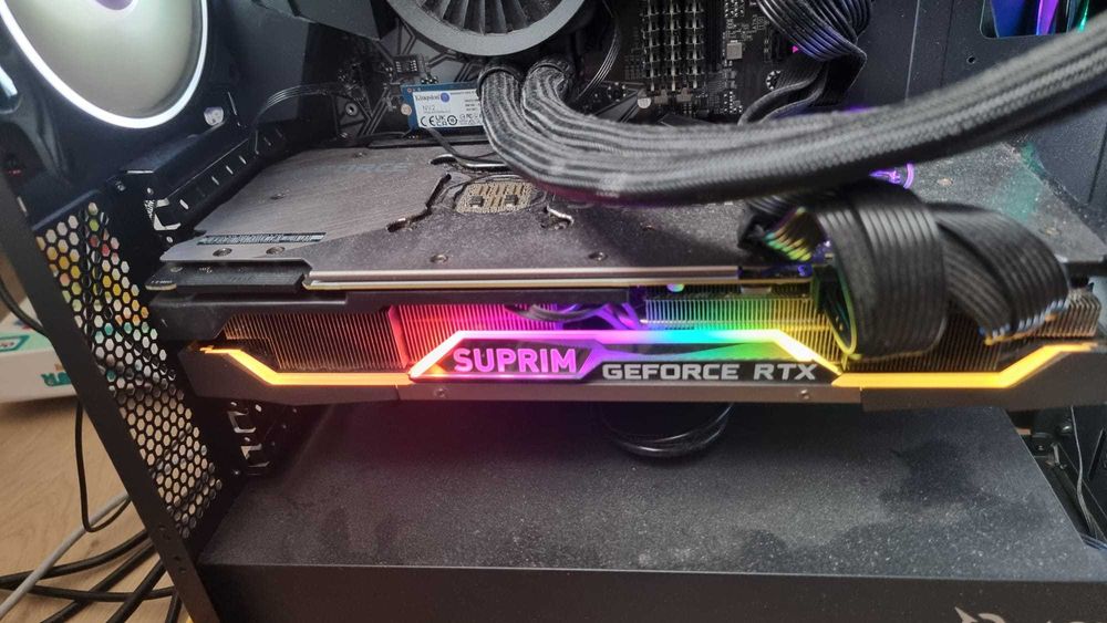 vand pc cu Nvidia  RTX 3090 SUPRIM