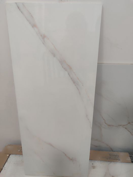 Продам кафель 30/90 новый в упаковке.