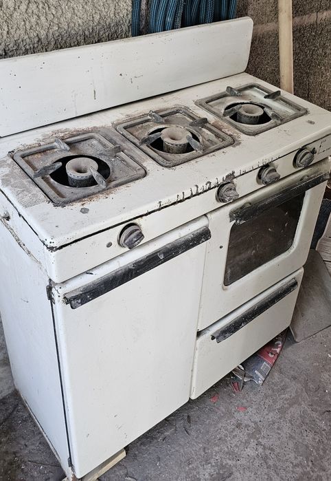 Продам газовую плиту