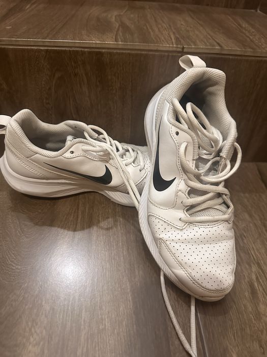 Маратонки nike номер 36,5