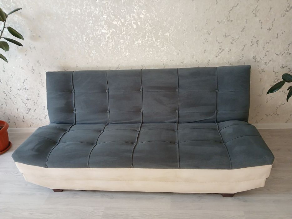 Диван продаётся срочно