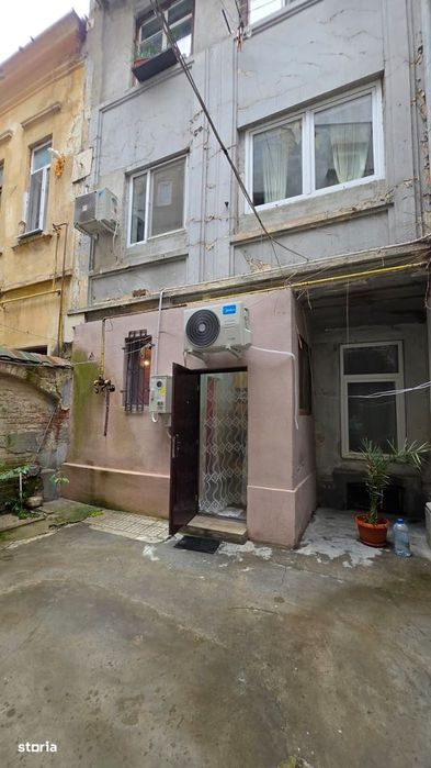 Garsonieră cu curte în centrul vechi, 350 EUR