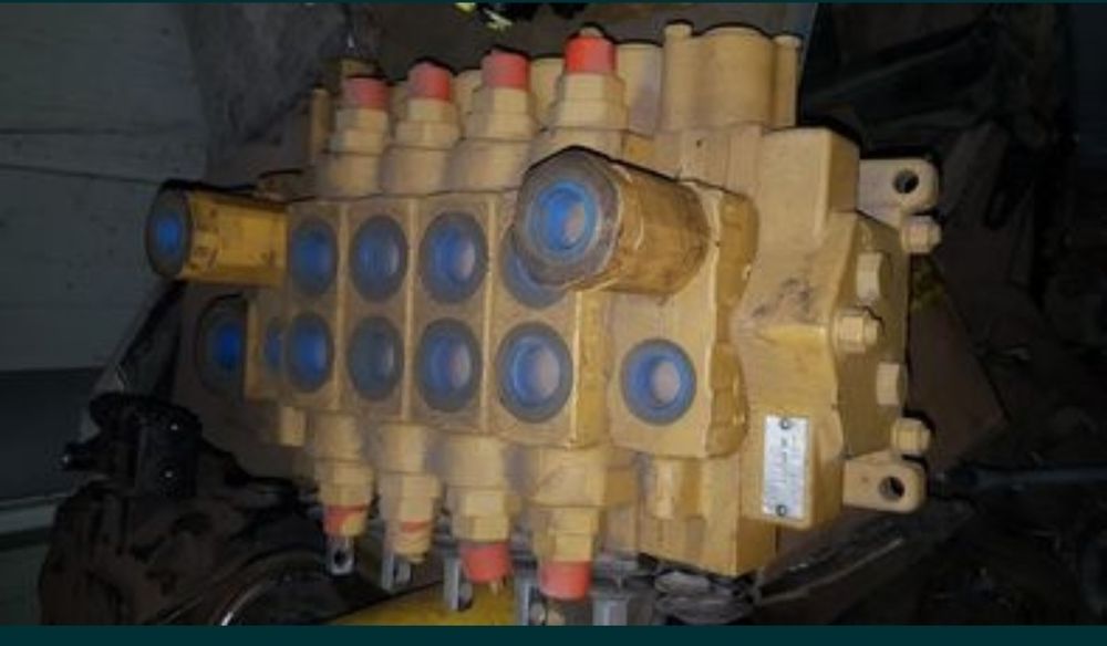 Distribuitor caterpillar