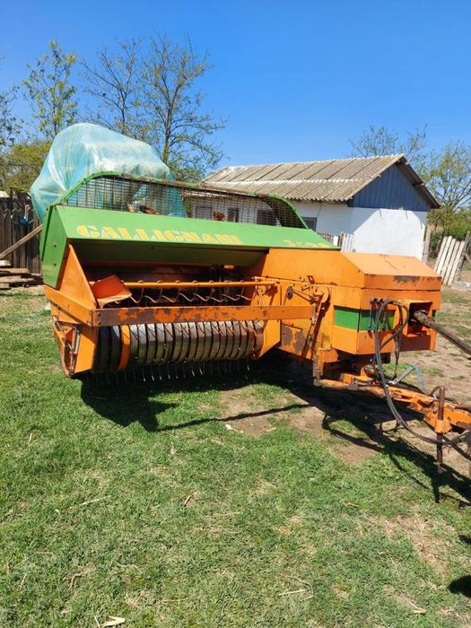 Vând balotiera galigani