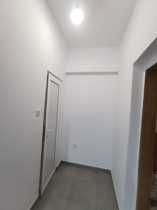 Дава се под наем Магазин в Добрич, Център - 30 кв.м за 204 € - Снимка #1