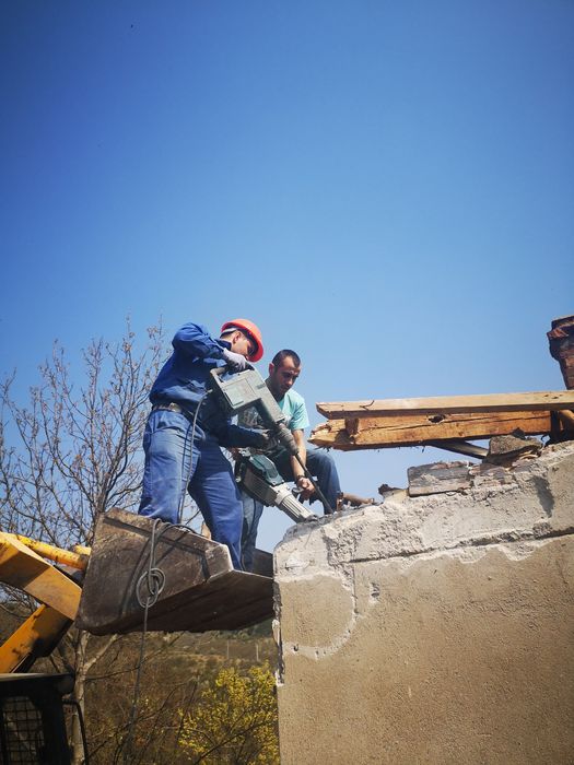 Кърти, Чисти, Извозва