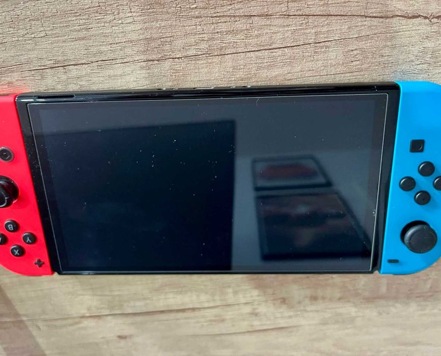 Consola Nintendo Switch + jocuri Pokémon + dock + accesorii (grip 3D + husă)