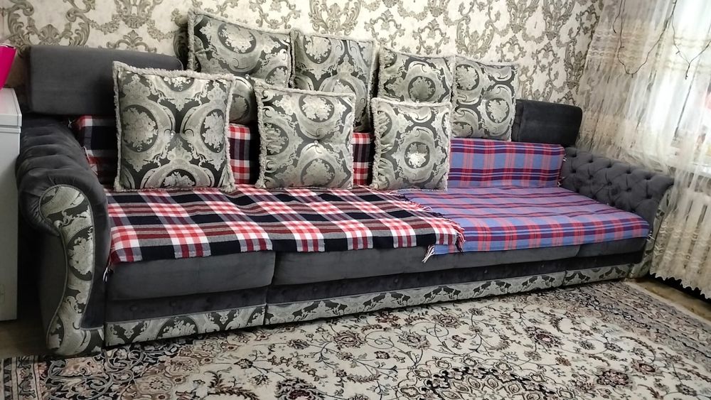 диван 4 мета  цвет серый хамелеон. б/у