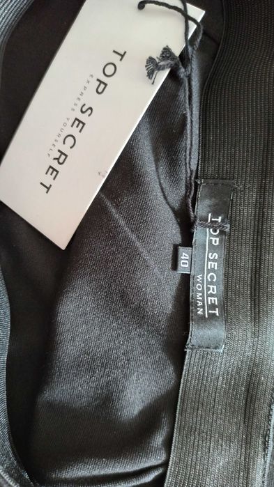 Черна пола на ластик