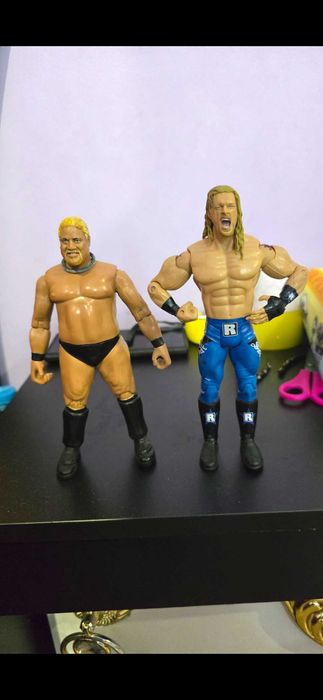 Продавам wwe figures