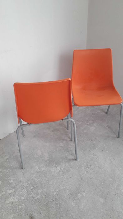 Стул пластиковый крепкий